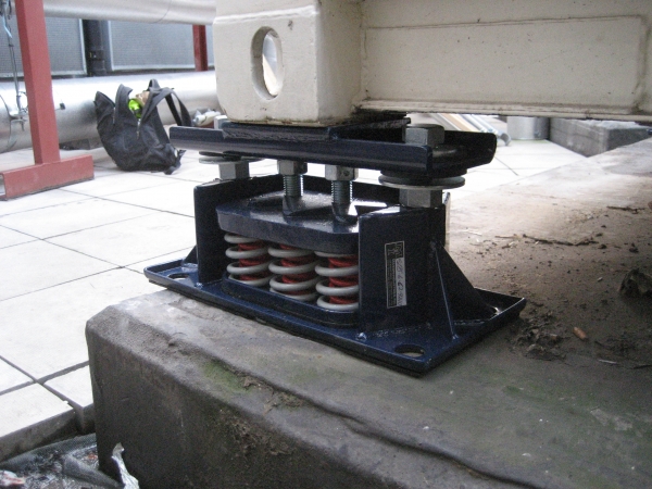 Rooftop HVAC spring vibration isolator