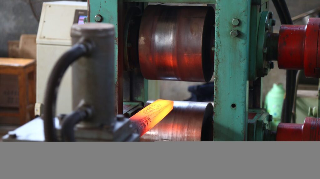 Hot rolling production process for large diameter springs - Xulong Spring Factory